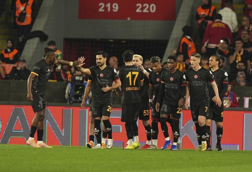 🟡🔴 Yazarlardan Galatasaray Yorumları